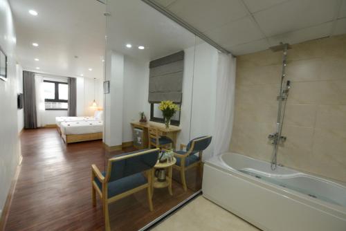 河内布鲁城市酒店的一间浴室