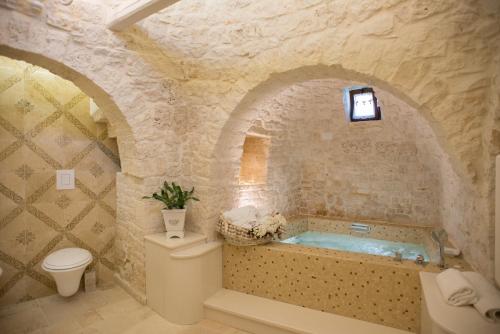 浪漫特鲁利酒店的一间浴室