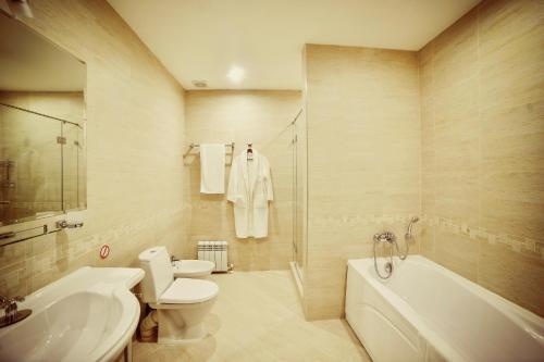 Marko Polo Hotel的一间浴室