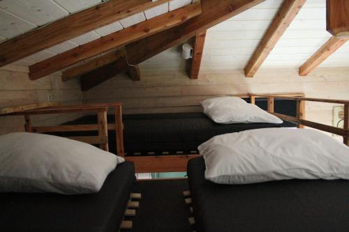 Chalet - Camping 't Dekske客房内的一张或多张床位