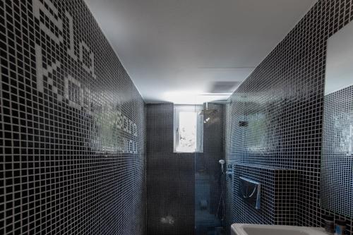 Acqua Vatos Paros Hotel的一间浴室