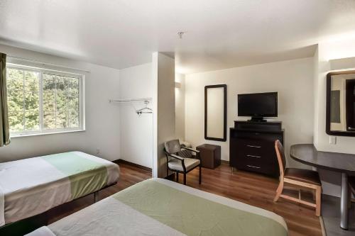 东布朗士维克6号一室公寓 - 纽约地区客房内的一张或多张床位
