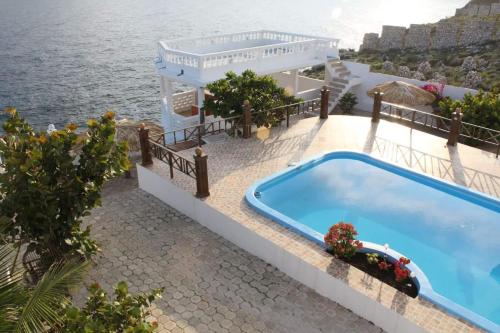 雅克梅勒Maxanika的毗邻大海的别墅 - 带游泳池