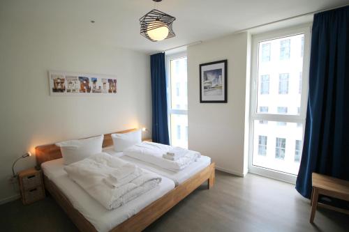 亚历山大广场假日公寓酒店客房内的一张或多张床位