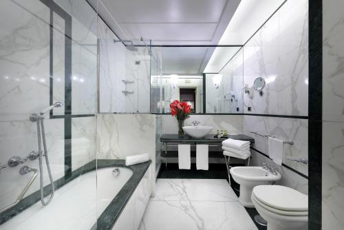 艾克塞尔西亚欧洲之星酒店的一间浴室