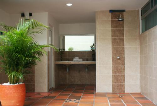Hotel Getsemaní BGA的一间浴室