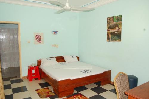 Hotel Safari COTONOU客房内的一张或多张床位