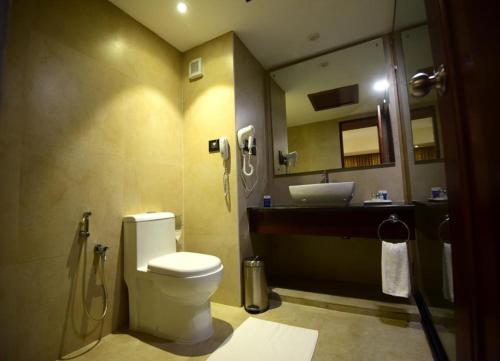 特里凡得琅帕迪科经典萨罗瓦尔酒店的一间浴室