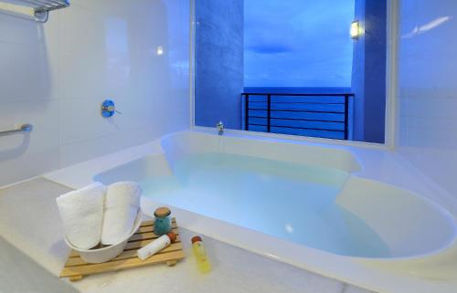 垦丁夏都沙滩酒店的一间浴室