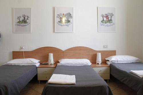 米兰阿尔巴酒店的两张床位 - 带两张西德西德床