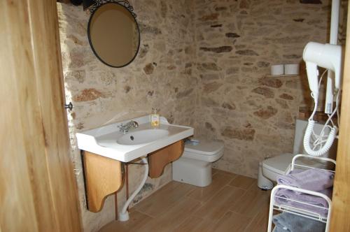 Casa do Polo A Vilerma Ribeira Sacra的一间浴室