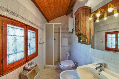 Podere Riosto Cantina&Agriturismo的一间浴室