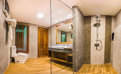 Naiyang Park Resort - SHA Extra Plus的一间浴室