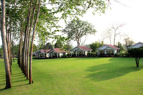 Kaziranga Golf Resort外面的花园