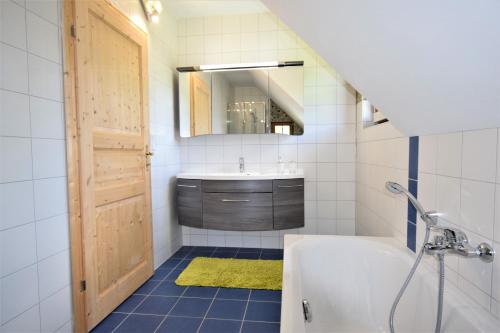 Ferienhaus Dirnbacher Hütte的一间浴室