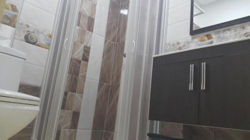 Maarif Apartment的一间浴室