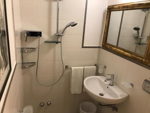 Hotel "La Salute"的一间浴室
