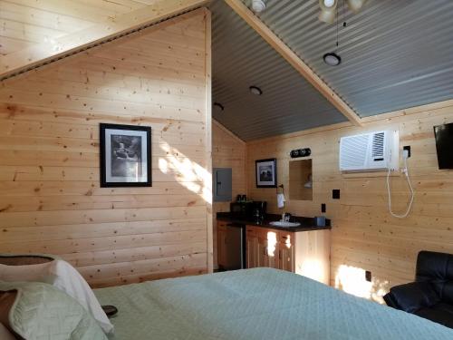 Pipe CreekAl's Hideaway Cabin and RV Space, LLC的相册照片