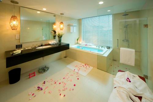 铂尔曼酒店&度假村的一间浴室
