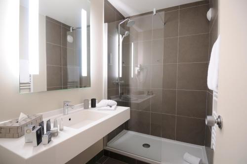 贝斯特韦斯特Plus及德沙西Spa酒店的一间浴室