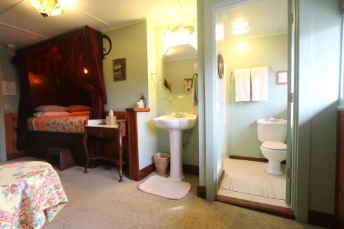 Kangaroo House Bed & Breakfast的一间浴室