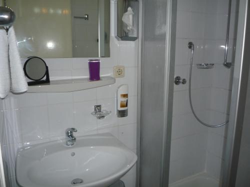 卡罗琳霍夫酒店的一间浴室