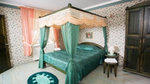 卡塔利纳宾馆客房内的一张或多张床位