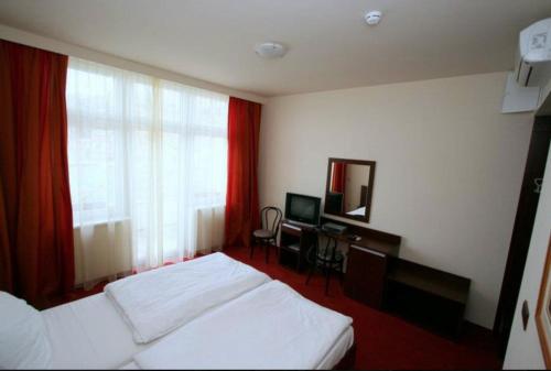 Lux Hotel Pansion客房内的一张或多张床位