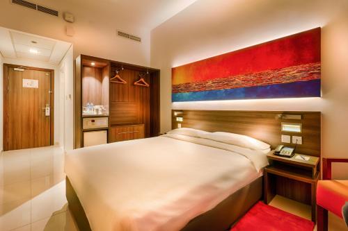 阿尔巴沙市大商场酒店客房内的一张或多张床位