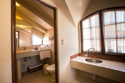 拉巴斯罗萨里奥酒店的一间浴室