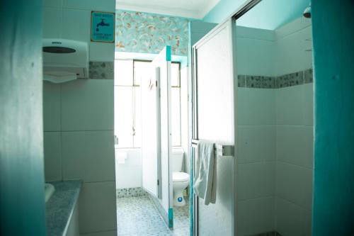 波萨达塔木布卡酒店的一间浴室