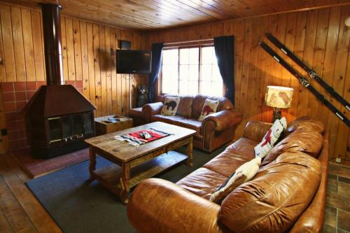 Three Bears Lodge的休息区