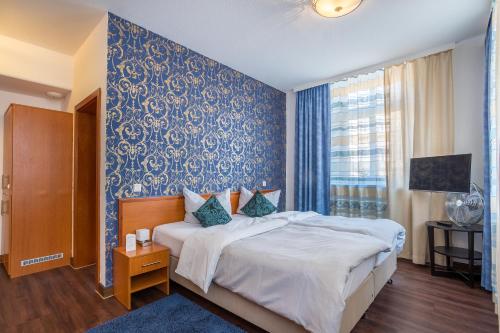 巴伐利亚霍夫酒店客房内的一张或多张床位
