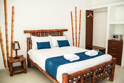 娜提-k海滩酒店客房内的一张或多张床位
