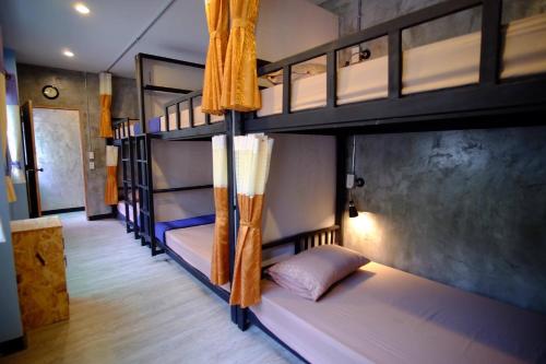 纳普科纳旅舍客房内的一张或多张双层床