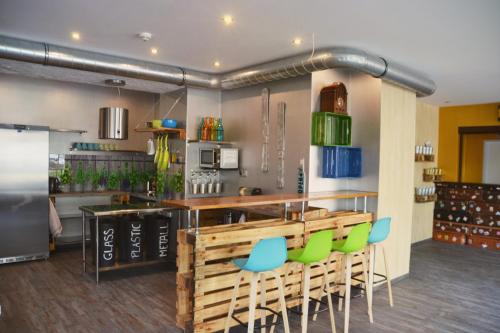 Do Step Inn Central - Self-Service-Hostel的厨房或小厨房