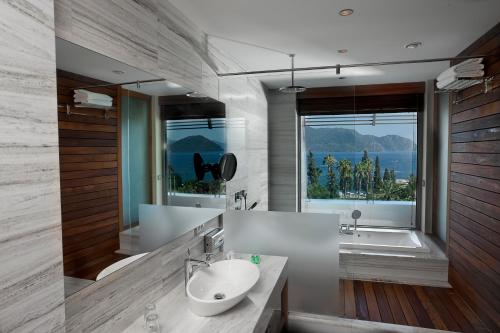 TUI BLUE Grand Azur的一间浴室