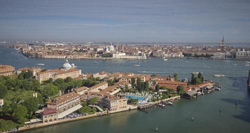 威尼斯Hotel Cipriani, A Belmond Hotel, Venice的城市的空中河景
