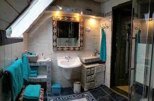 Dom wypoczynkowy na Kaszubach o niezwyklym klimacie的一间浴室