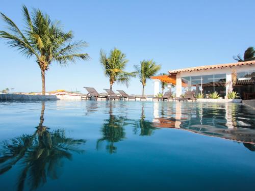 Hotel Premium Recanto da Passagem内部或周边的泳池