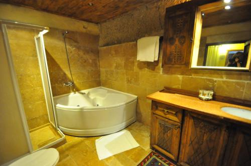 基斯梅特洞穴酒店的一间浴室