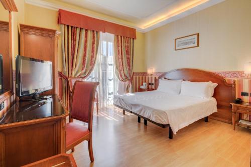 Hotel San Donato - Bologna centro客房内的一张或多张床位