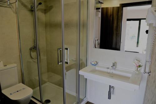 蒙特马尔阿科斯酒店的一间浴室