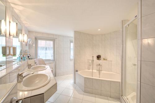 桑蒂斯罗曼蒂克酒店的一间浴室