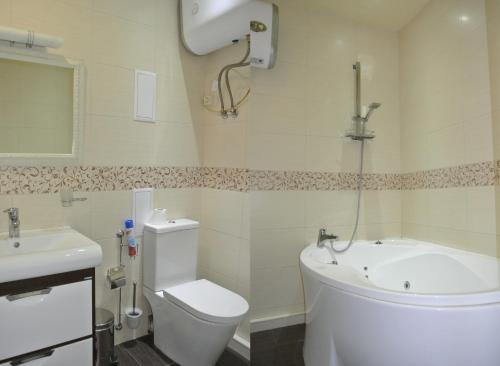 Mini Hotel on Poznyaky的一间浴室