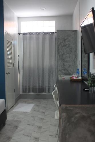 甲米府尼奥旅馆的一间浴室