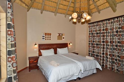 Hlalanathi Drakensberg Resort客房内的一张或多张床位