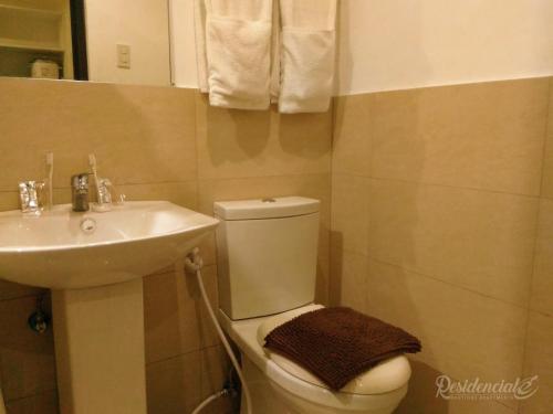 莱斯登西亚精品公寓式酒店的一间浴室