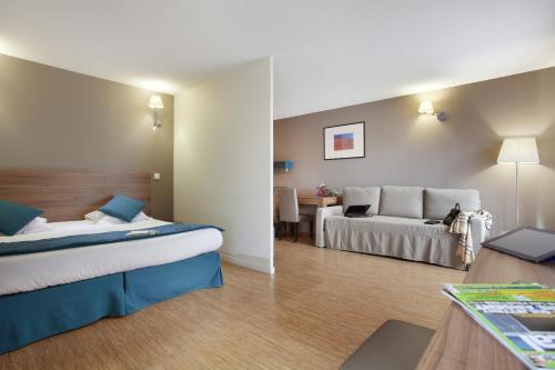 里昂交汇奥达利斯城市公寓式酒店客房内的一张或多张床位
