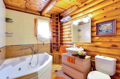 Villa Marrone Splendid Seaview的一间浴室